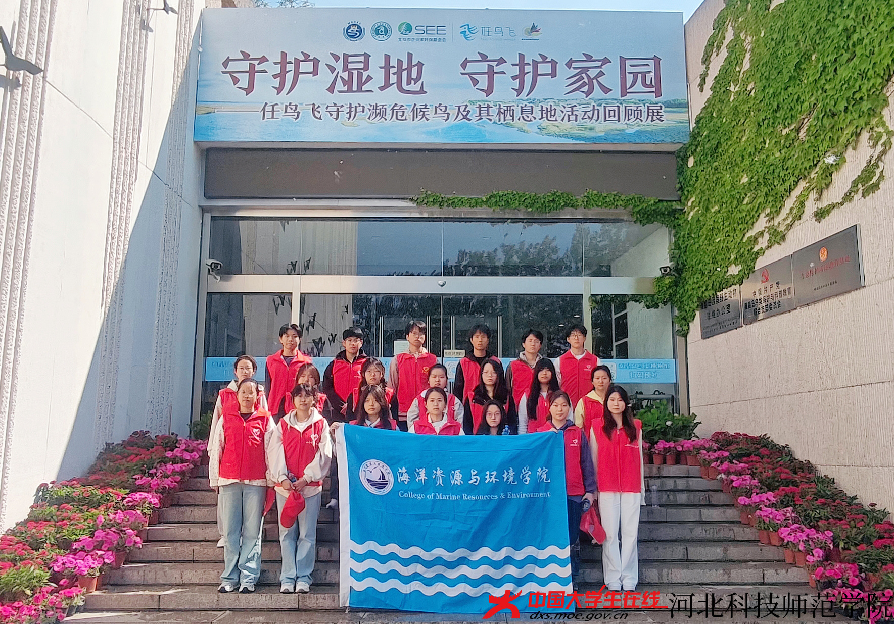 图为志愿者合影（王浡宇 摄）.jpg